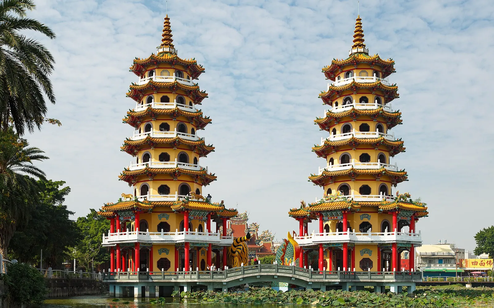 Dragon and Tiger Pagodas, Kaohsiung